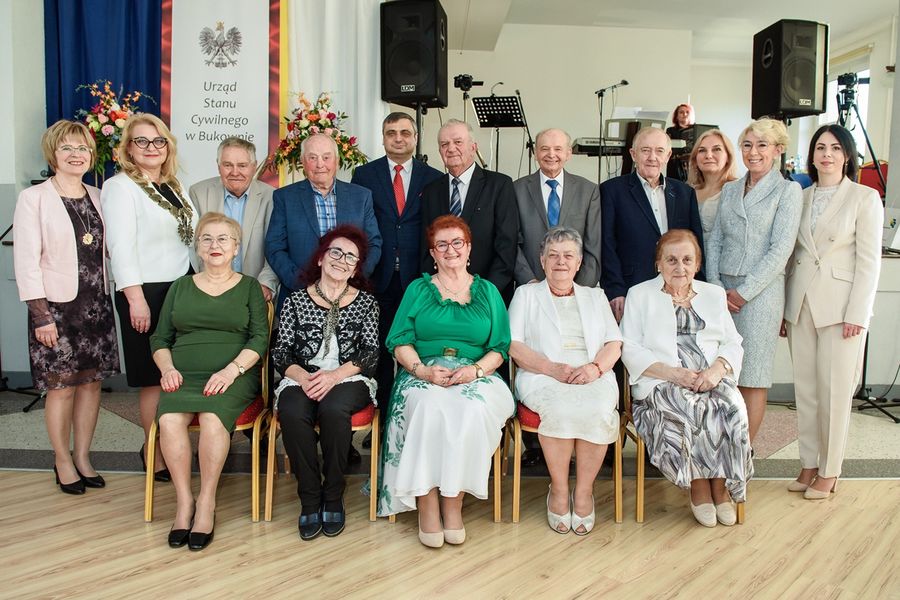 Obraz dla aktualności o tytule: DIAMENTOWE I ŻELAZNE GODY 60-lecie i 65-lecie pożycia małżeńskiego