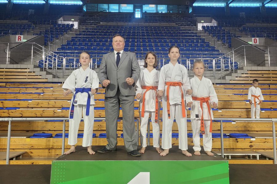 Obraz dla aktualności o tytule: Cztery złote Medale oraz jeden srebrny zdobyła dziecięca reprezentacja z Klubu z Bukowna w Otwartym Dziecięcym Turnieju Karate Karate Kyokushin w Dąbrowie Górniczej