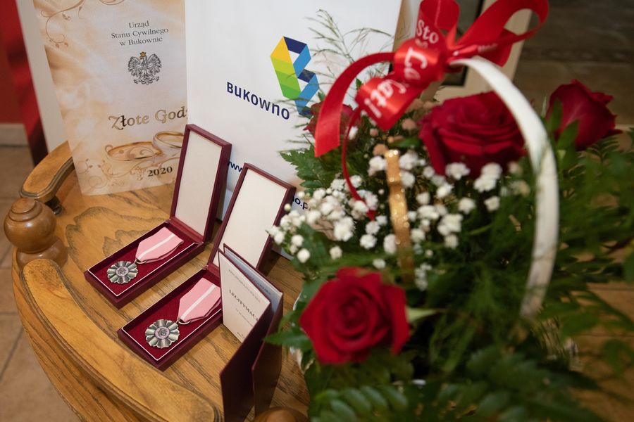 Obraz dla aktualności o tytule: Informacja Burmistrza Miasta Bukowno w sprawie przedłużającej się procedury uzyskania medali za długoletnie pożycie