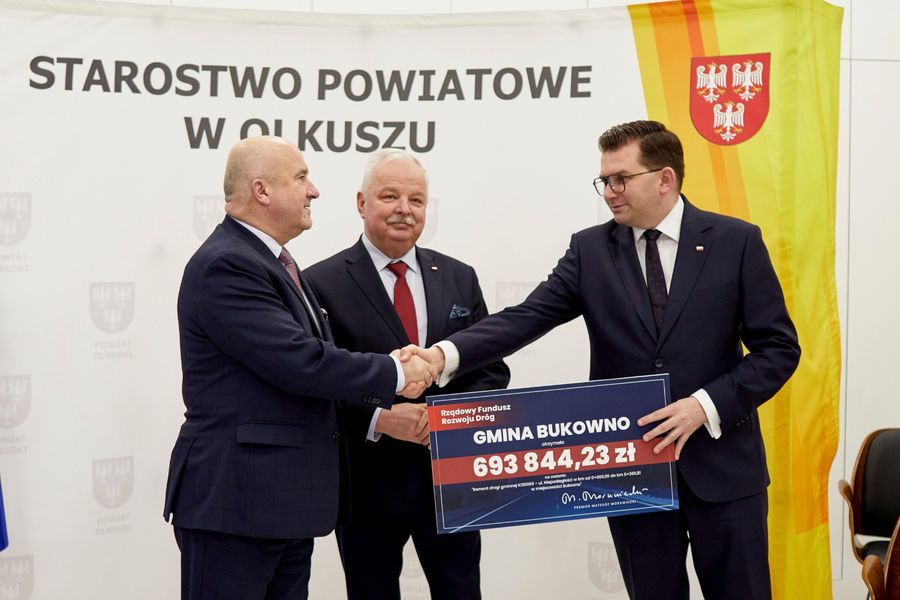 Obraz dla aktualności o tytule: Promesy na realizację w 2023 roku zadań inwestycyjnych dofinansowanych z tegorocznej edycji Rządowego Funduszu Rozwoju Dróg.