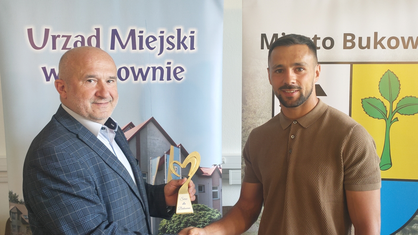 Przekazanie statuetki Panu Alanowi Czerwińskiemu.
