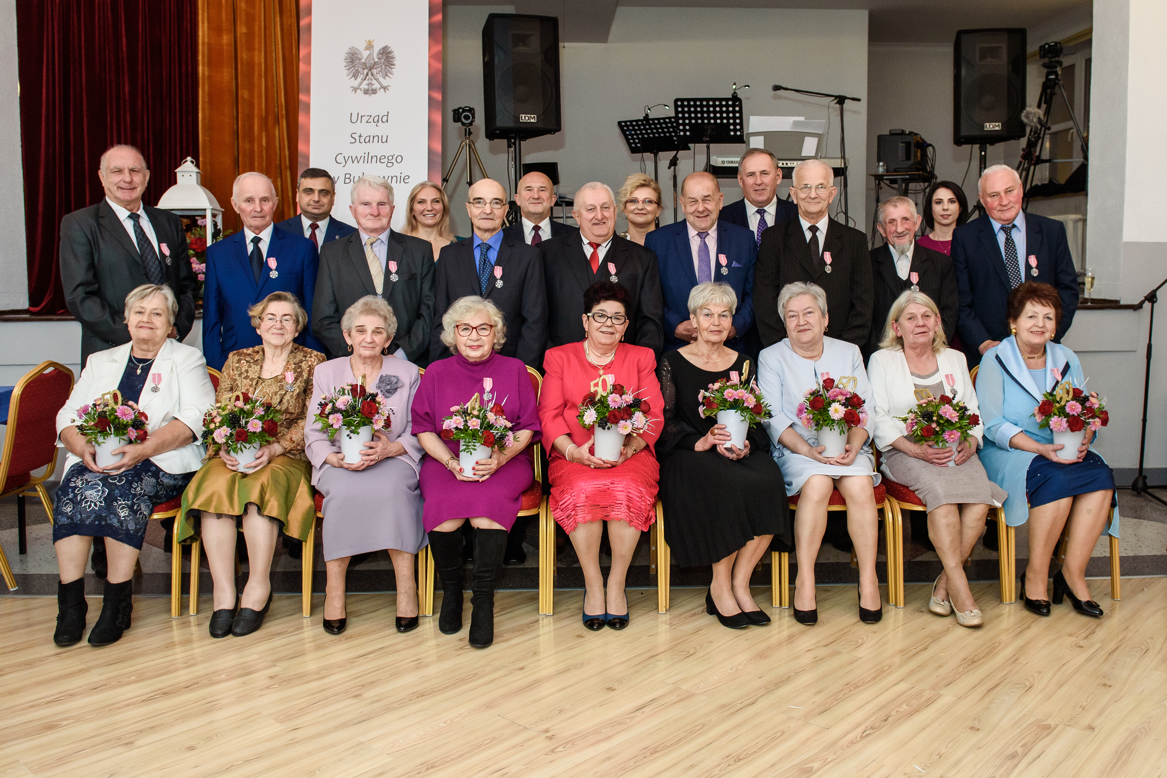 Grupowe zdjęcie par małżeńskich 50 lecia